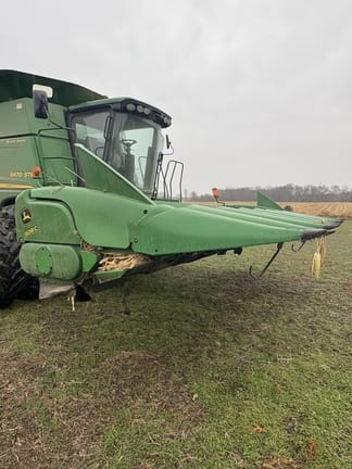 2007 John Deere 608C Equipment Image0