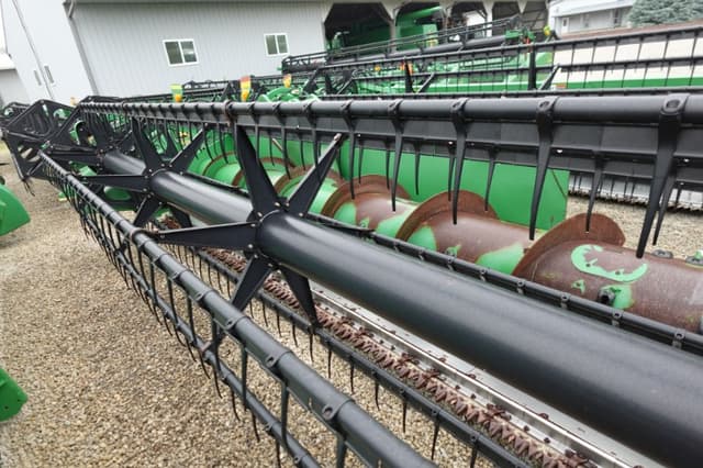 Image of John Deere 630F equipment image 4