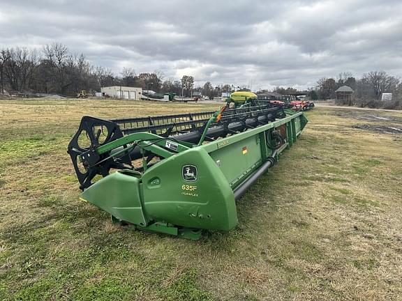 Image of John Deere 635F equipment image 4