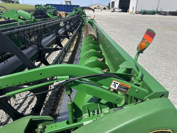 Image of John Deere 635F equipment image 4