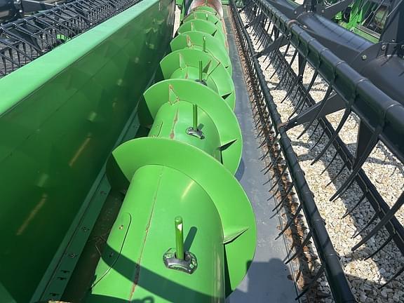 Image of John Deere 635F equipment image 4