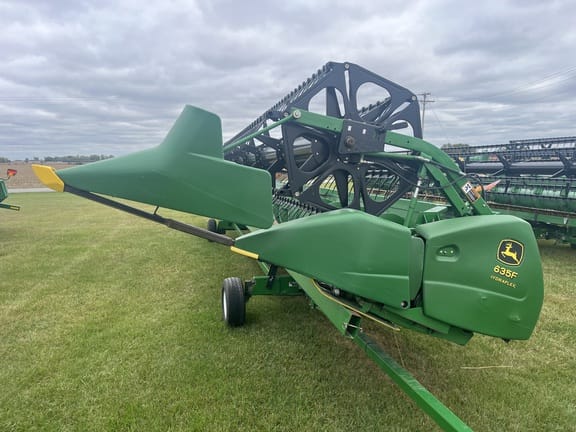 Main image John Deere 635F