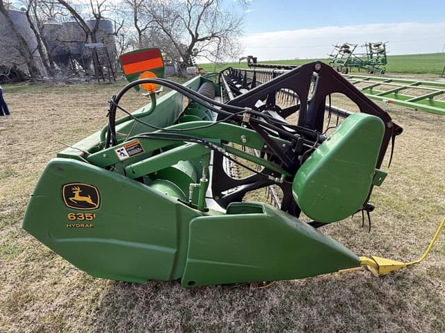 Image of John Deere 635F equipment image 4