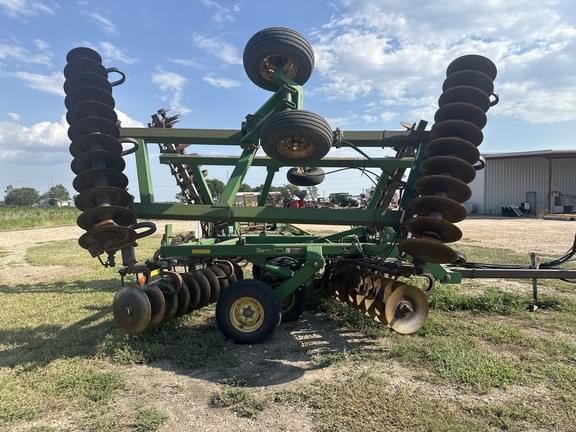 Image of John Deere 637 equipment image 1