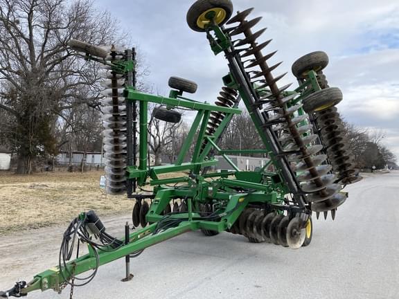 Image of John Deere 637 equipment image 1