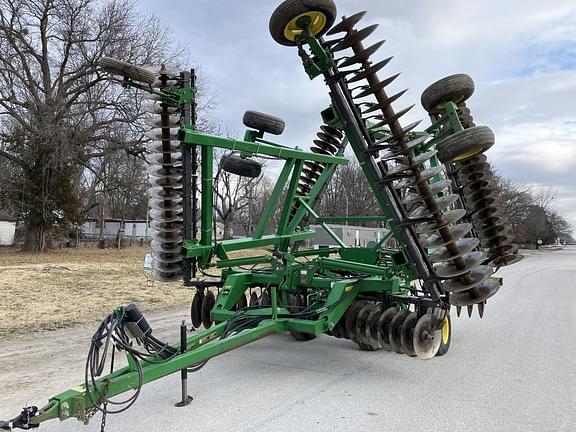 Image of John Deere 637 equipment image 1