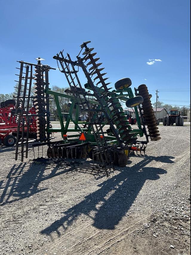 Image of John Deere 637 equipment image 1
