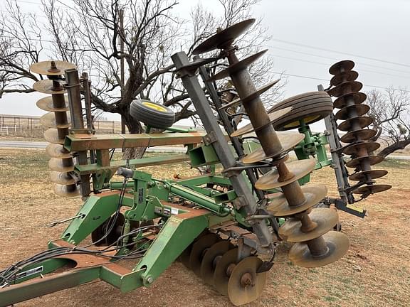 Image of John Deere 637 equipment image 4