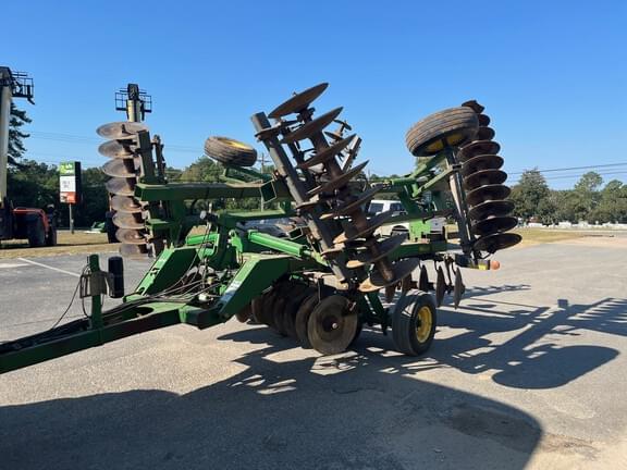Image of John Deere 637 equipment image 2