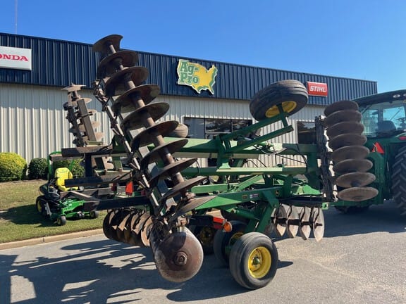 2007 John Deere 637 Equipment Image0