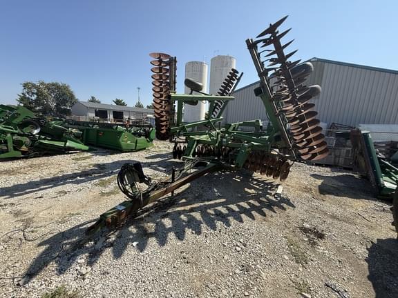 Image of John Deere 637 equipment image 3