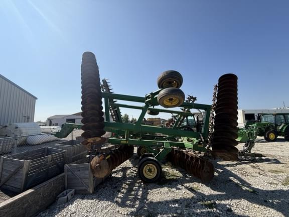 Image of John Deere 637 equipment image 1