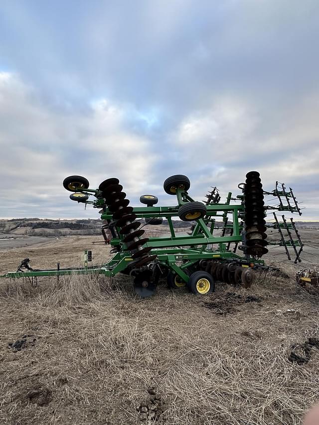 Image of John Deere 637 equipment image 2