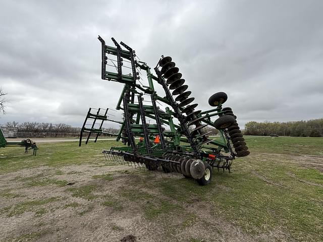 Image of John Deere 637 equipment image 1