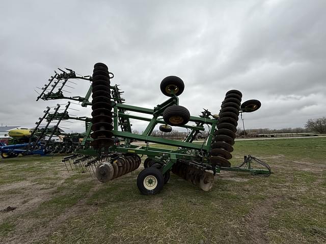 Image of John Deere 637 equipment image 2