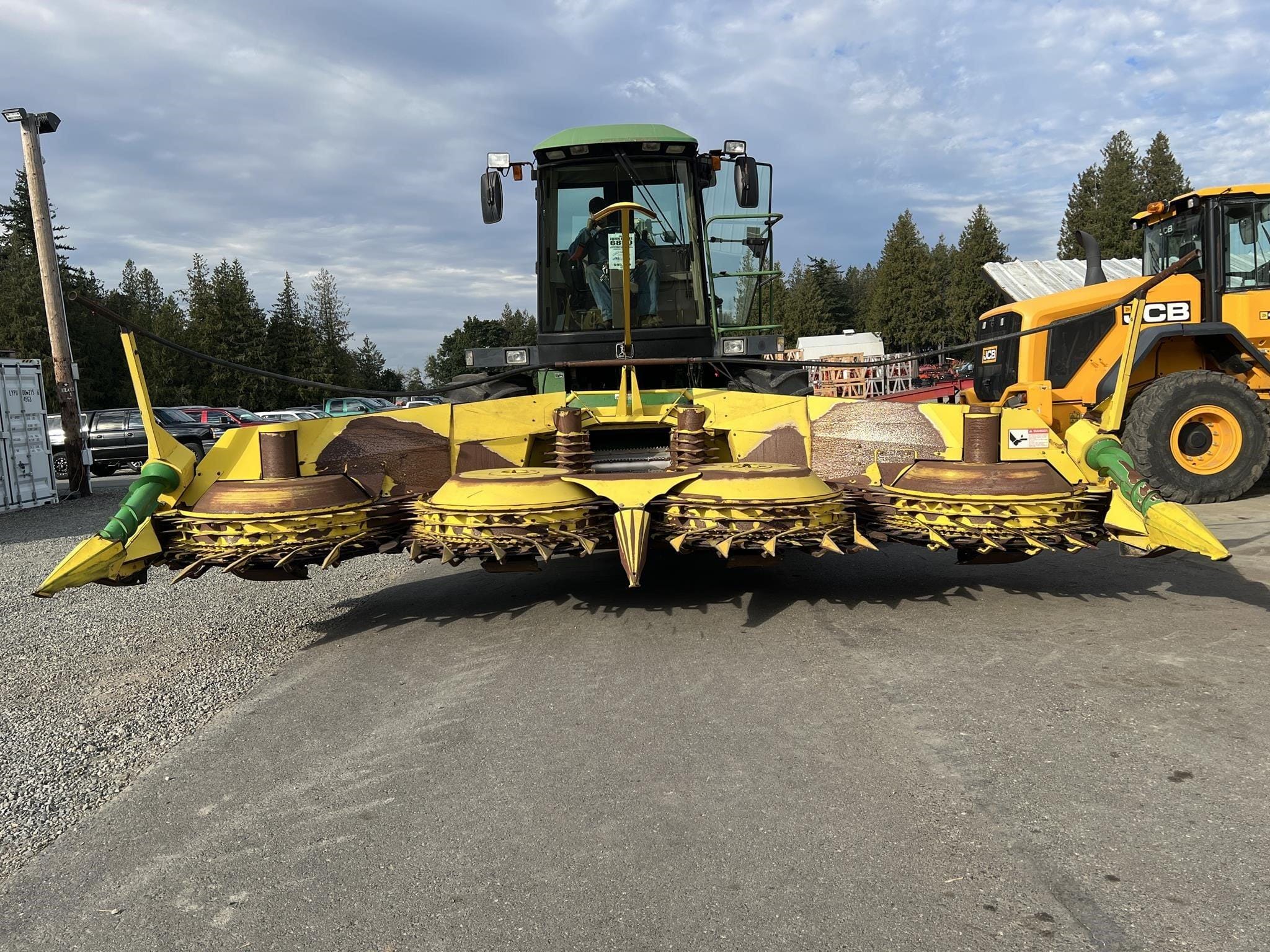 2007 John Deere 678 Equipment Image0