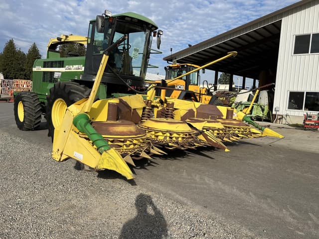 Image of John Deere 678 equipment image 1