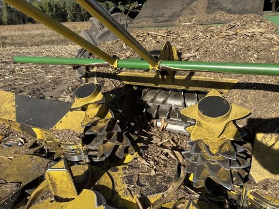 Image of John Deere 686 equipment image 2