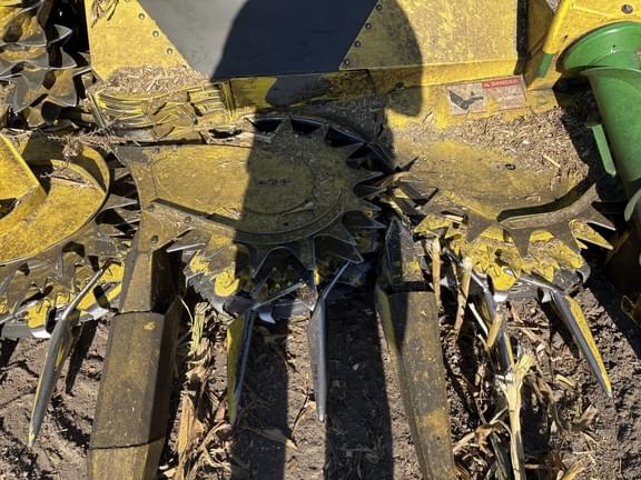 Image of John Deere 686 equipment image 3