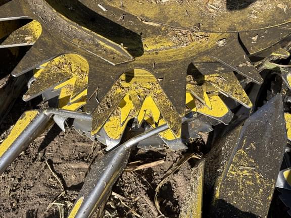 Image of John Deere 686 equipment image 1