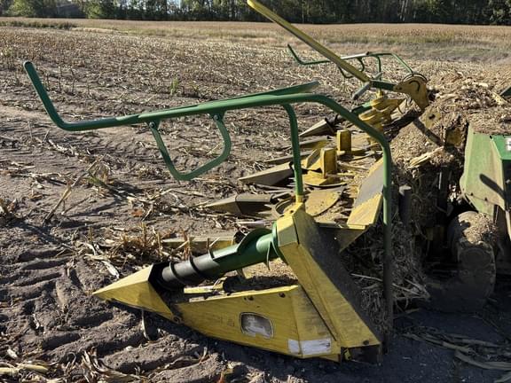 Image of John Deere 686 Primary image