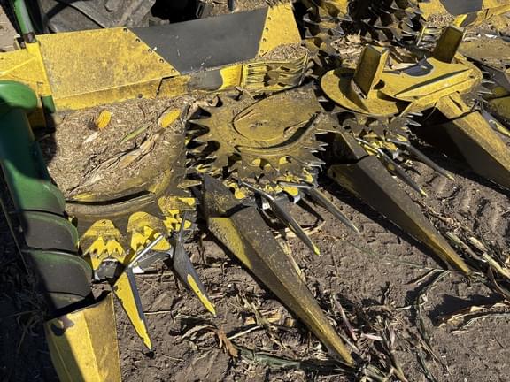 Image of John Deere 686 equipment image 4