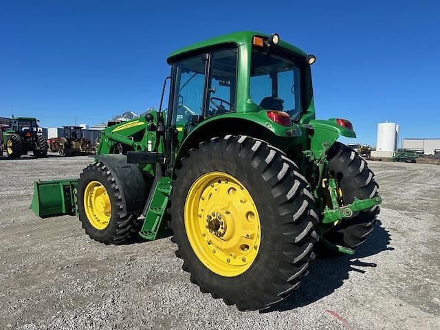 Image of John Deere 7220 equipment image 2