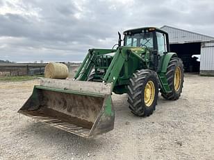 Main image John Deere 7220 3