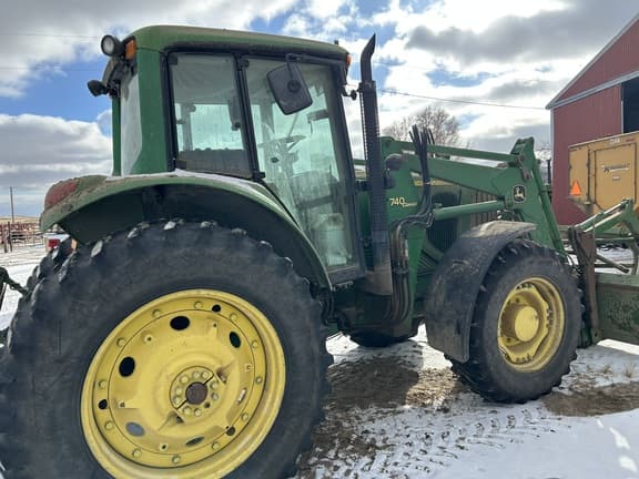 Image of John Deere 7220 equipment image 2
