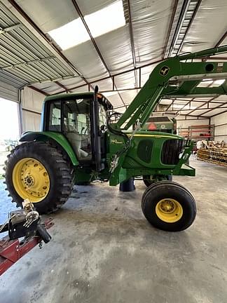 Image of John Deere 7220 equipment image 2
