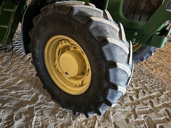 Image of John Deere 7230 equipment image 4