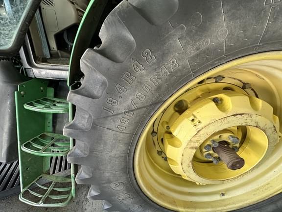 Image of John Deere 7230 Premium Image 1