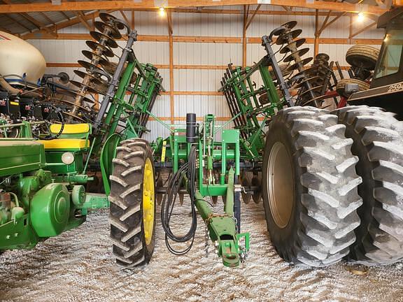 Image of John Deere 726 equipment image 1