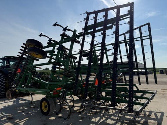 Image of John Deere 726 equipment image 4