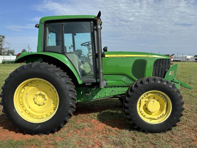 Image of John Deere 7320 equipment image 1