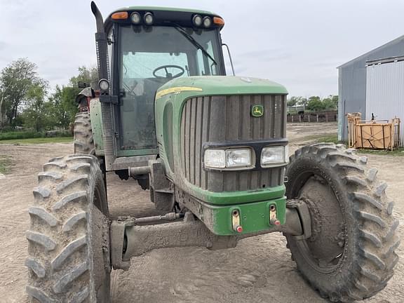 Image of John Deere 7320 equipment image 2
