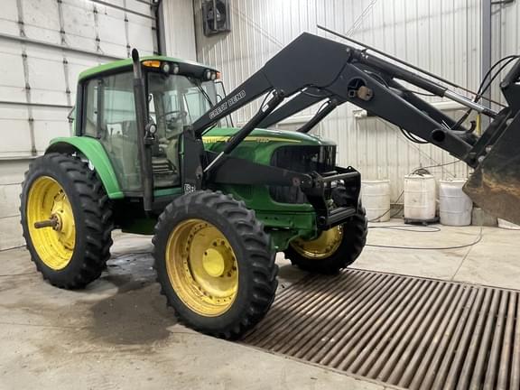 Image of John Deere 7320 equipment image 1