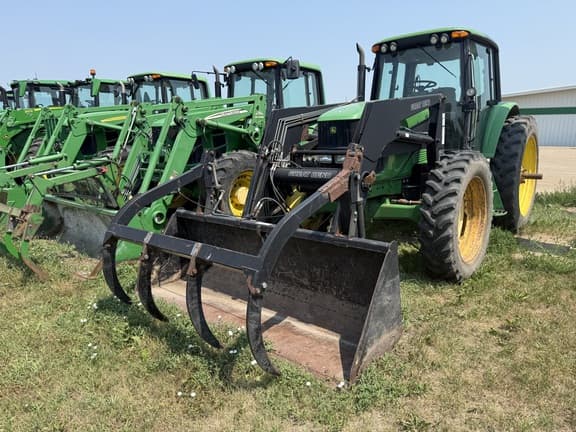Image of John Deere 7320 equipment image 2