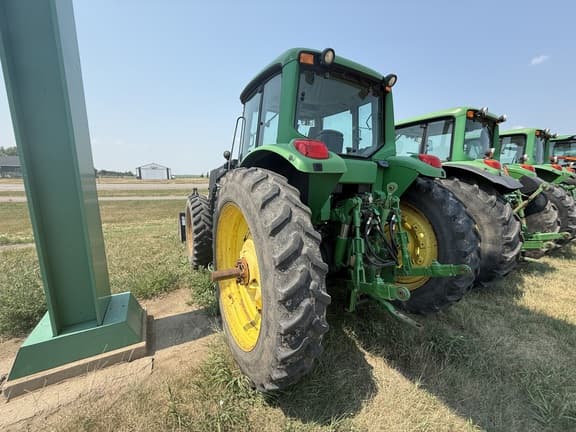 Image of John Deere 7320 equipment image 4