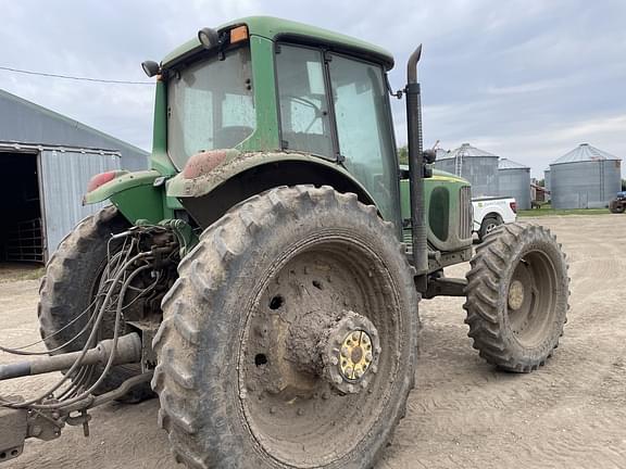 Image of John Deere 7320 equipment image 4