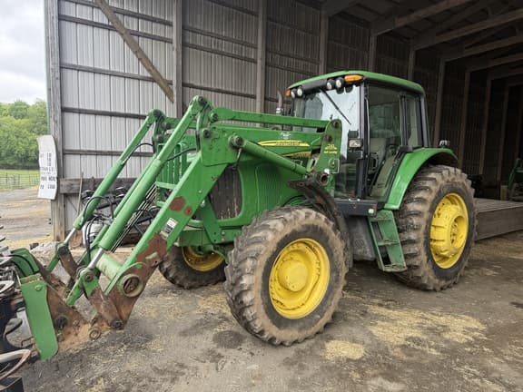 Image of John Deere 7320 equipment image 1