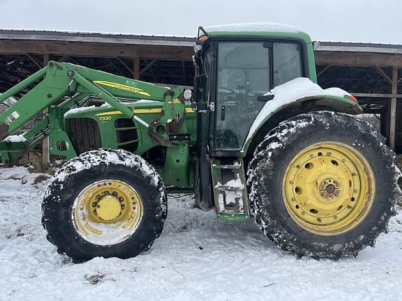 Image of John Deere 7330 equipment image 2