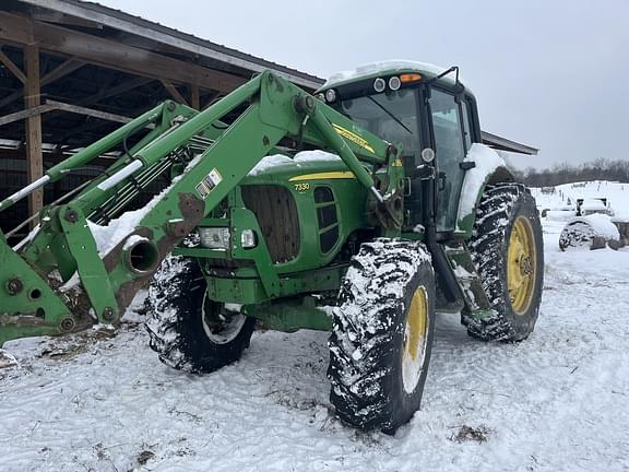 Image of John Deere 7330 equipment image 1