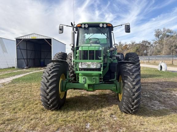 Image of John Deere 7330 equipment image 2
