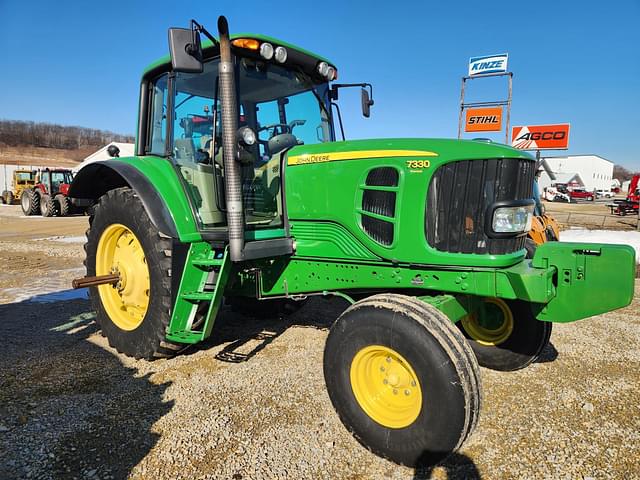 Image of John Deere 7330 equipment image 1