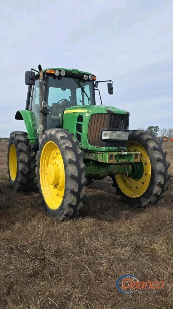 Image of John Deere 7330 equipment image 2