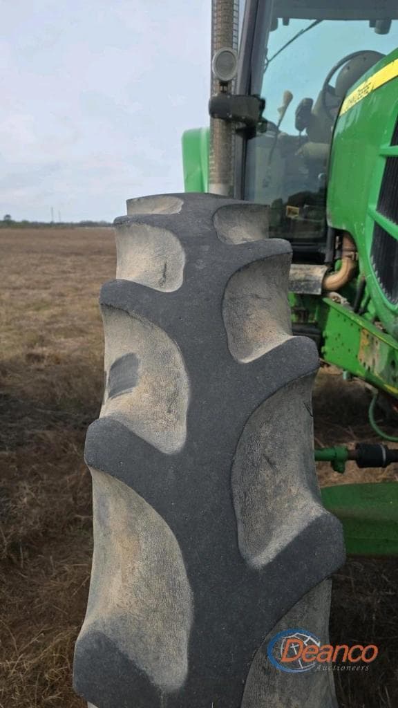 Image of John Deere 7330 equipment image 4