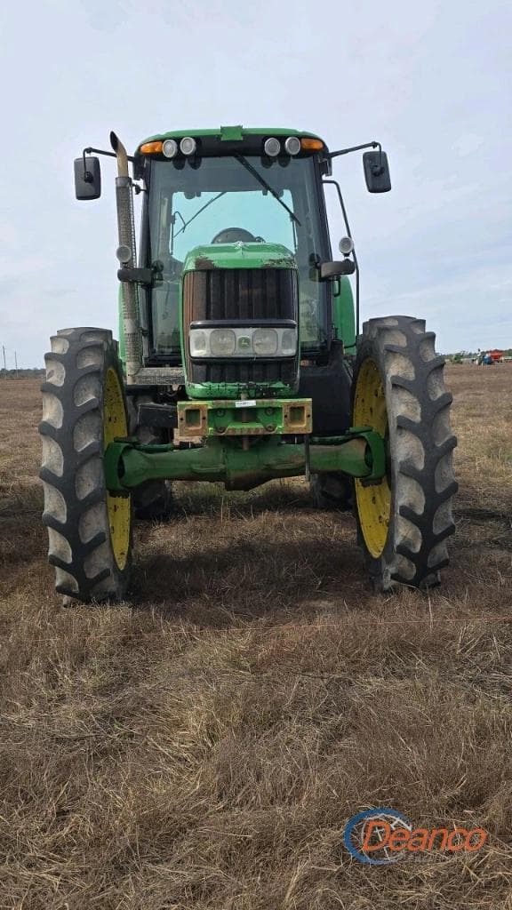 Image of John Deere 7330 equipment image 1