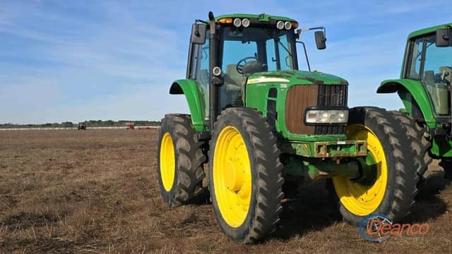 Image of John Deere 7330 equipment image 2
