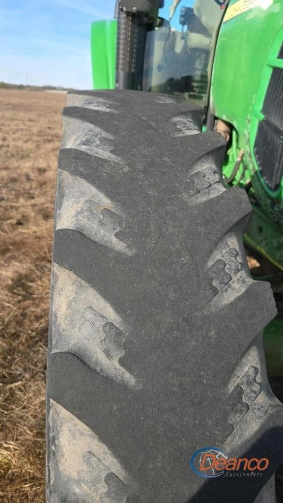 Image of John Deere 7330 equipment image 4